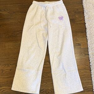 White Fox sweats. Great condition! Size M.
